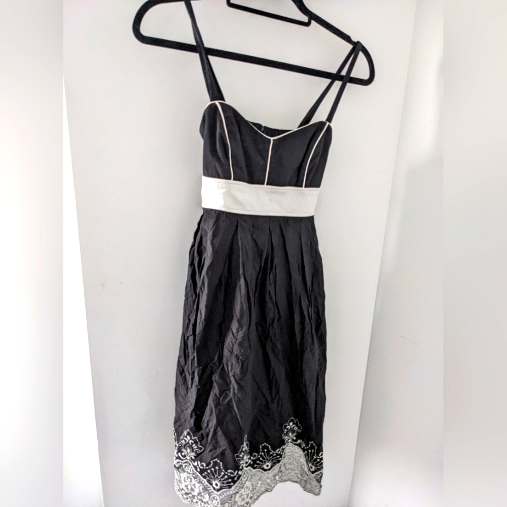 Elegant Embroidery Black and White Midi Dress